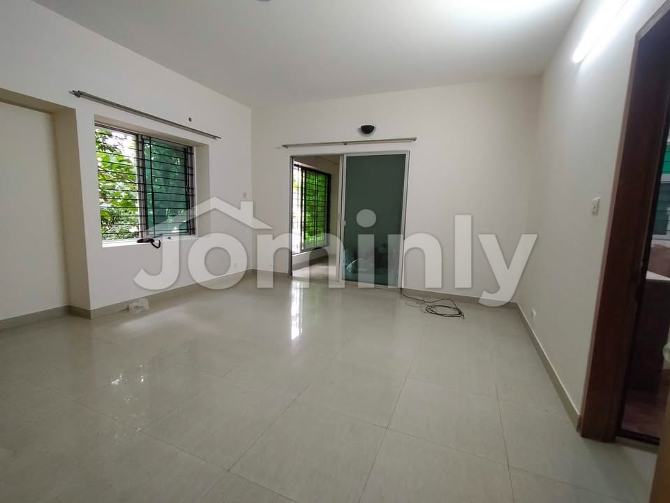 CORPORATE EXECUTIVE SUITE | 2600 SQFT | FULL BACKUP