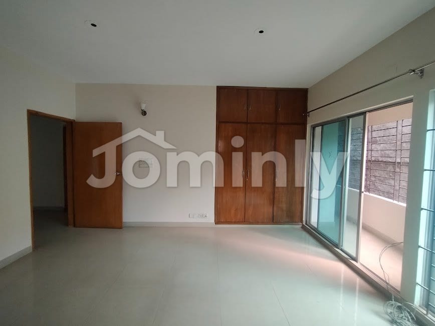 Exclusive 1800 Sqft 3BR Luxury Apartment for Rent in Gulshan 2 - Banani - 2