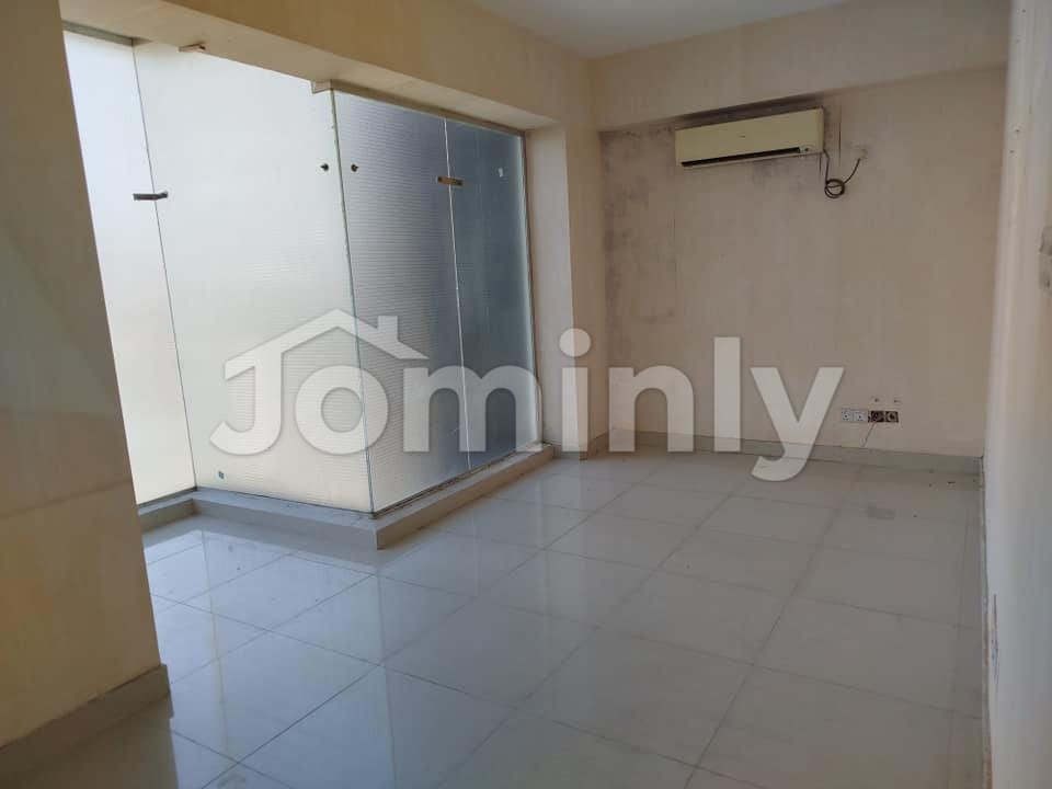 Compact 750 Sqft Commercial Office Space for Rent | Gulshan Circle | 7th Floor | Prime Location - 3