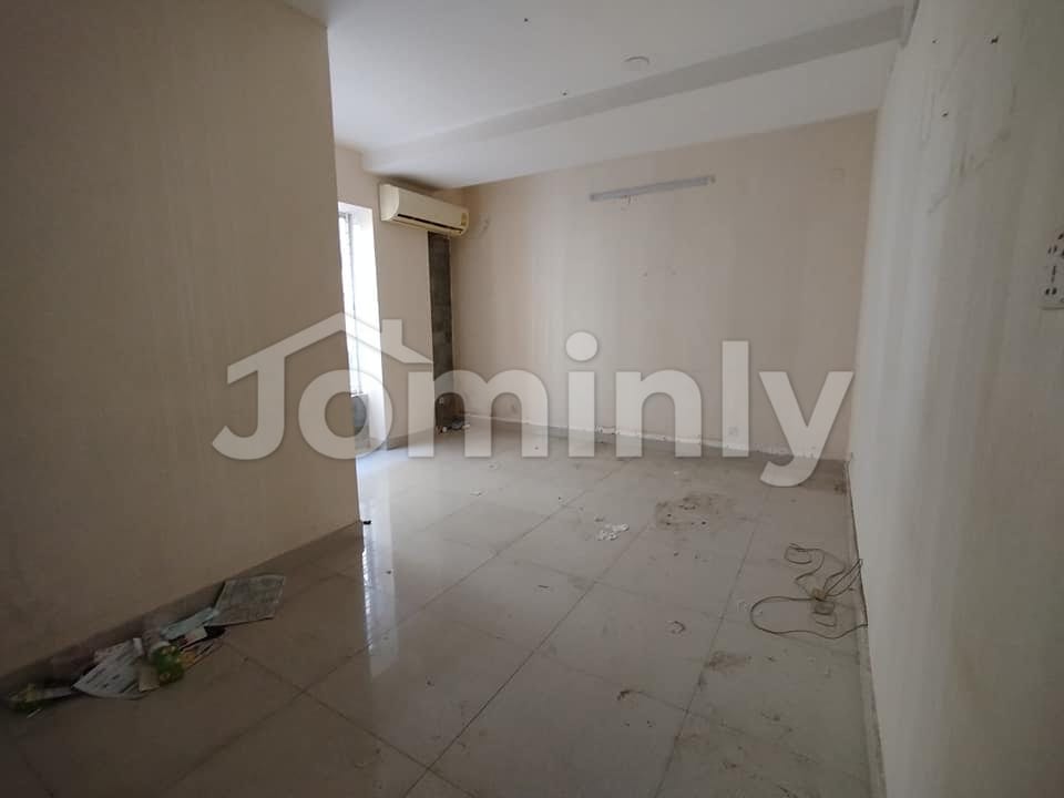 Compact 750 Sqft Commercial Office Space for Rent | Gulshan Circle | 7th Floor | Prime Location - 5