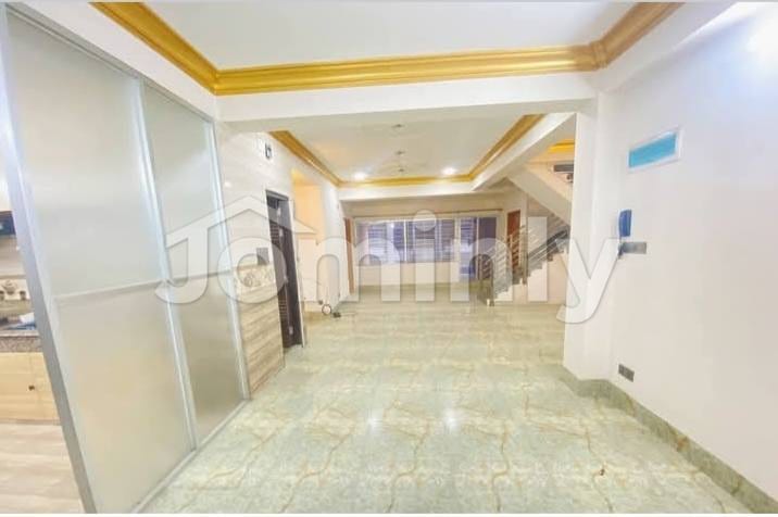 Luxury 2800 Sqft South-Facing 4BR Apartment for Rent in Bashundhara R/A - 3