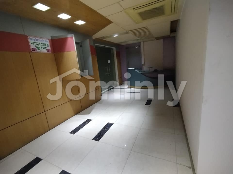 Spacious 6700 Sqft Corporate Office Space for Rent | Gulshan-2 Circle | 4th Floor | Prime Business Hub - 4