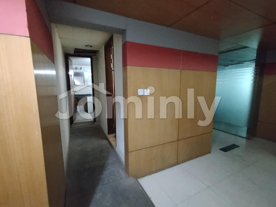 Spacious 6700 Sqft Corporate Office Space for Rent | Gulshan-2 Circle | 4th Floor | Prime Business Hub - 5