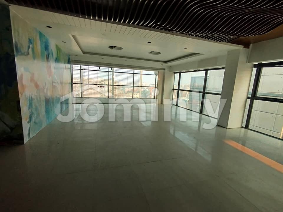 Modern 1,500 SFT Corporate Office for Rent on Satmasjid Road, Dhanmondi | 13th Floor with Great Views - 3