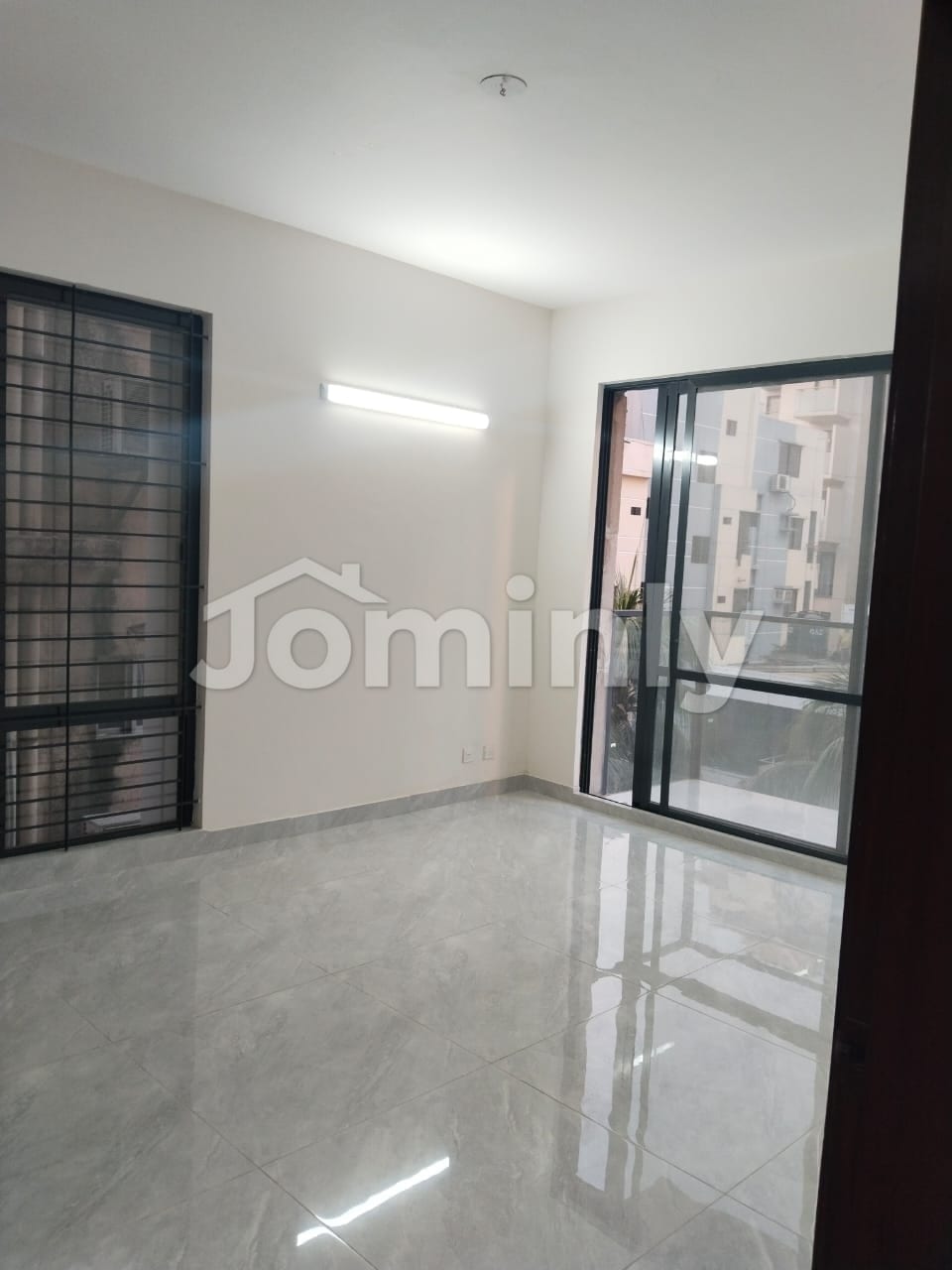 Brand New 2,400 SFT Office Space for Rent in Banani | Modern Architecture | Prime Corporate Location