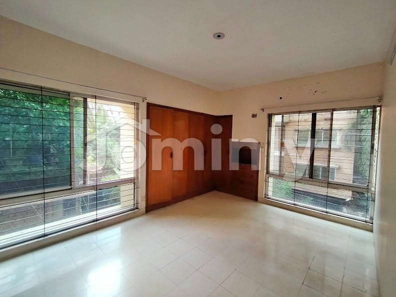 Standard 3-Bedroom Residential Flat for Rent in Banani | Servant Bed & Bath | Full Backup Generator