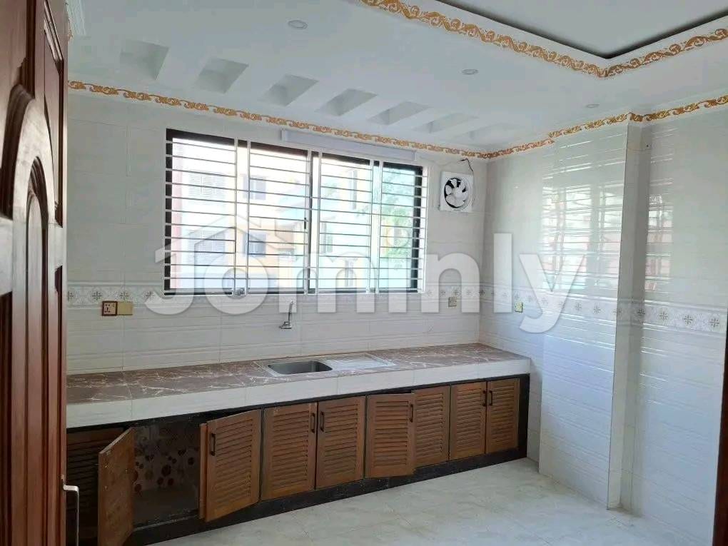 Huge 2500 Sqft Corner Apartment for Sale in South Banasree Block-F | 4 Beds | Titas Gas Included - 4