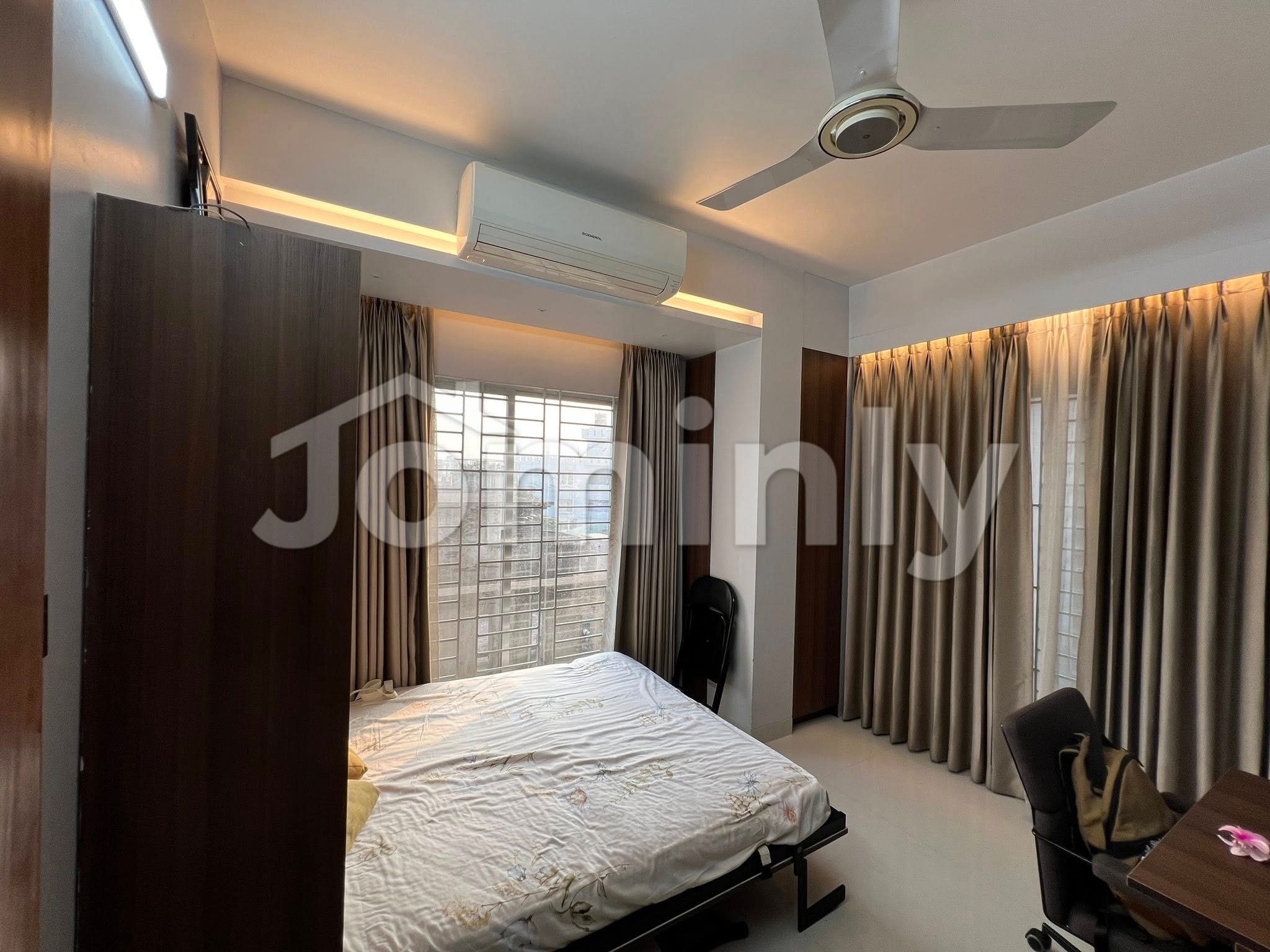 Prime Deal! 1600 Sqft Semi-Furnished Flat for Sale in Mohanagar Project | Near Hatirjheel | 7th Floor - 2