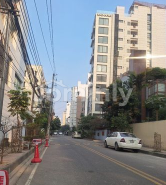 Prime 10 Katha Residential Plot for Sale in Baridhara Diplomatic Zone | Road 3