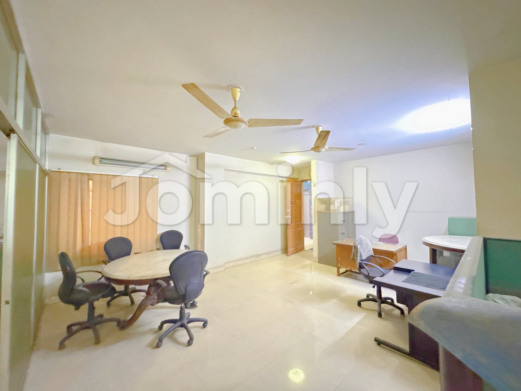 1,800 Sqft Versatile Commercial & Residential Space for Sale in Banani DOHS - 3