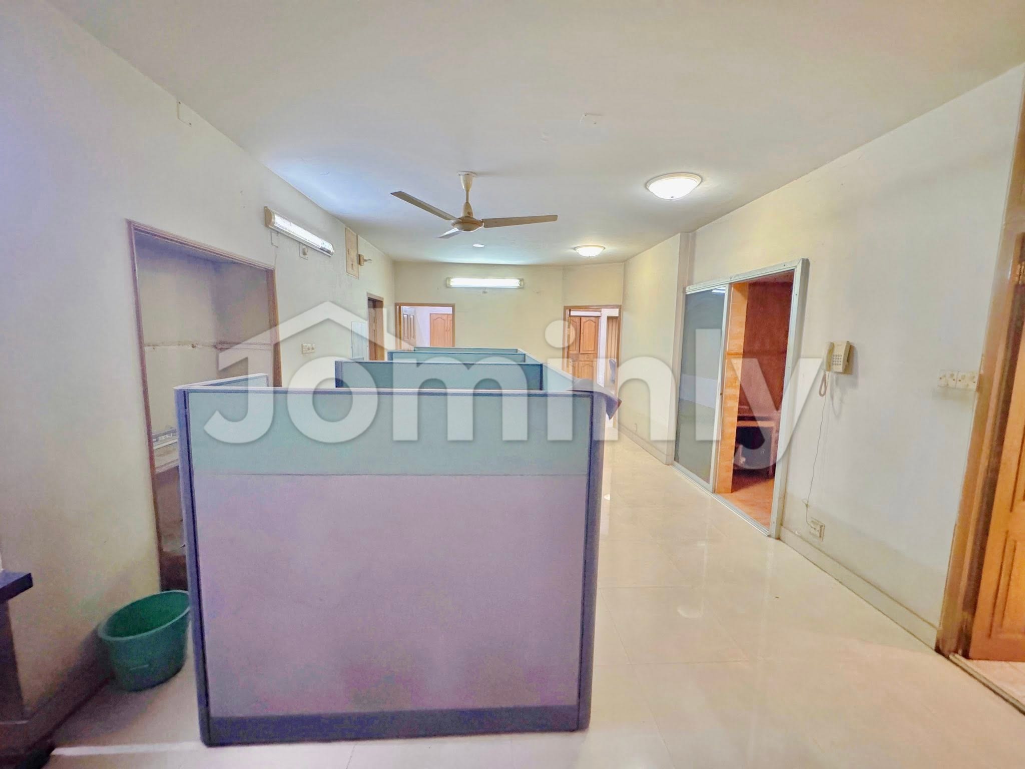 1,800 Sqft Versatile Commercial & Residential Space for Sale in Banani DOHS - 4