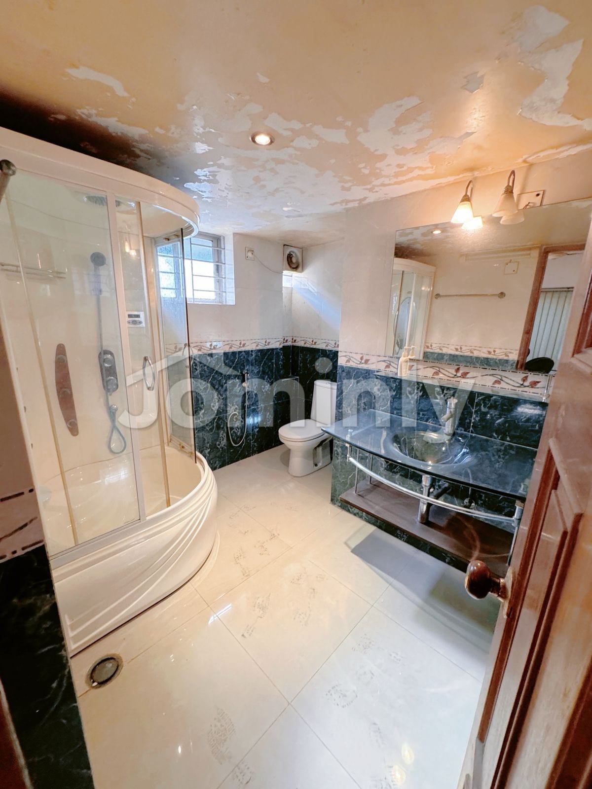 1,800 Sqft Versatile Commercial & Residential Space for Sale in Banani DOHS - 5