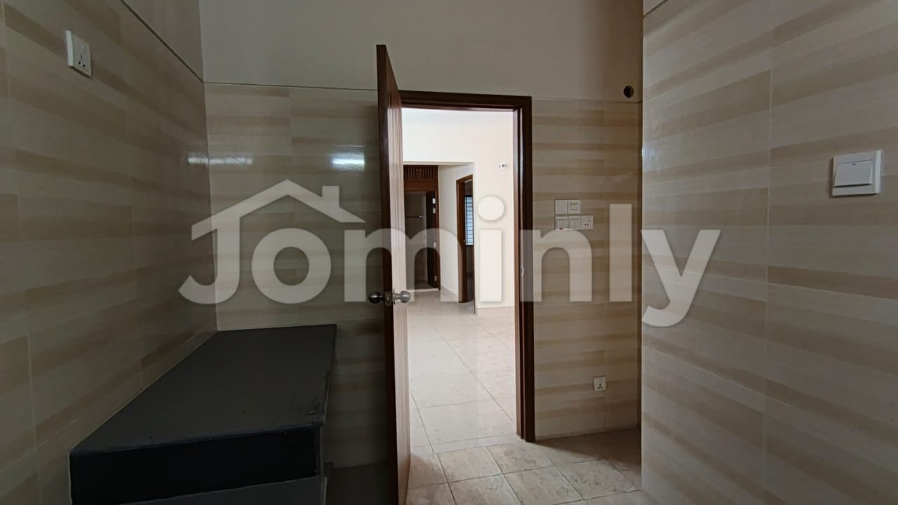 Prime 1,500 Sqft North-Facing Ready Flat for Sale in Bashundhara G-Block (Unit B) - 5