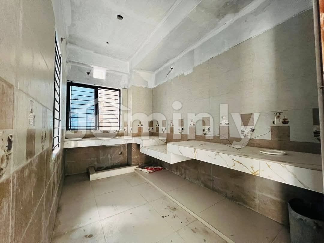 1,850 Sqft Brand New Single Unit Flat for Sale in Block F, Bashundhara R/A | Top Floor | 25ft Main Road