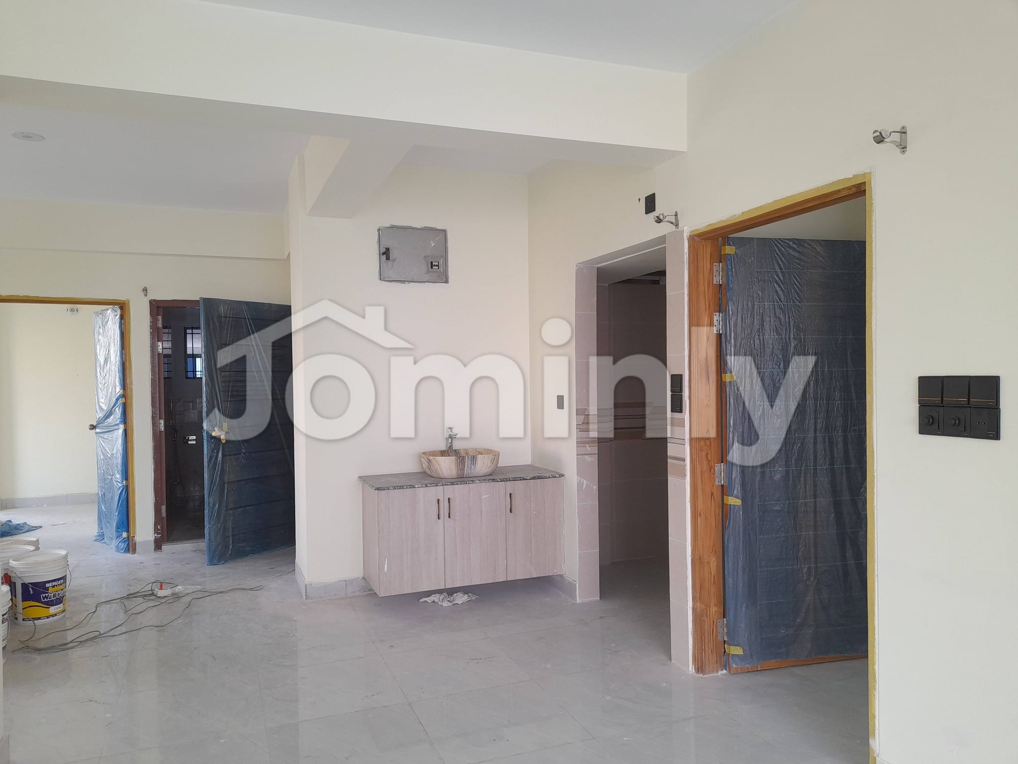 Brand New Luxury 1600 SFT South-Facing Apartment in Bashundhara RA - 3