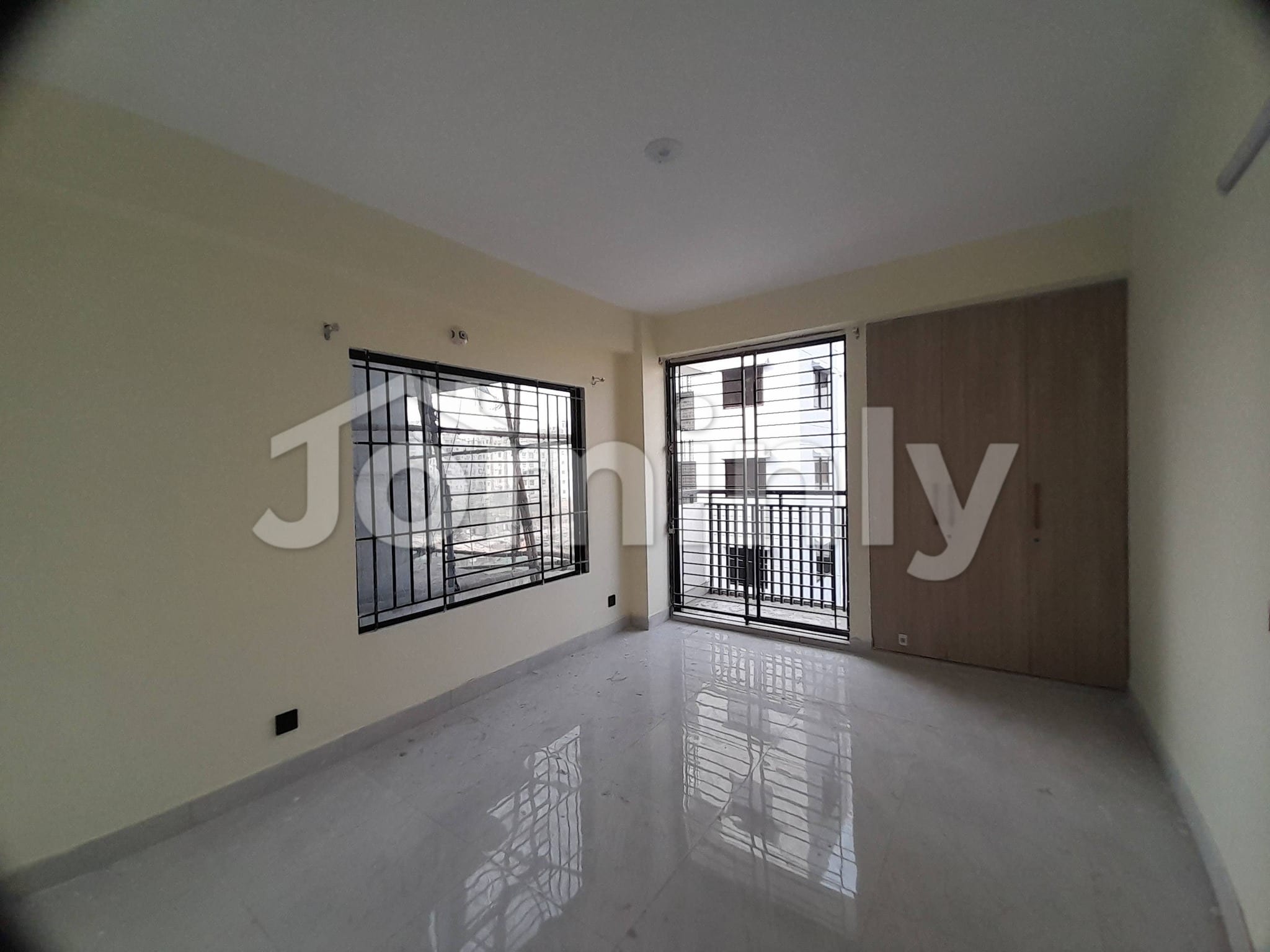 Brand New Luxury 1600 SFT South-Facing Apartment in Bashundhara RA - 5