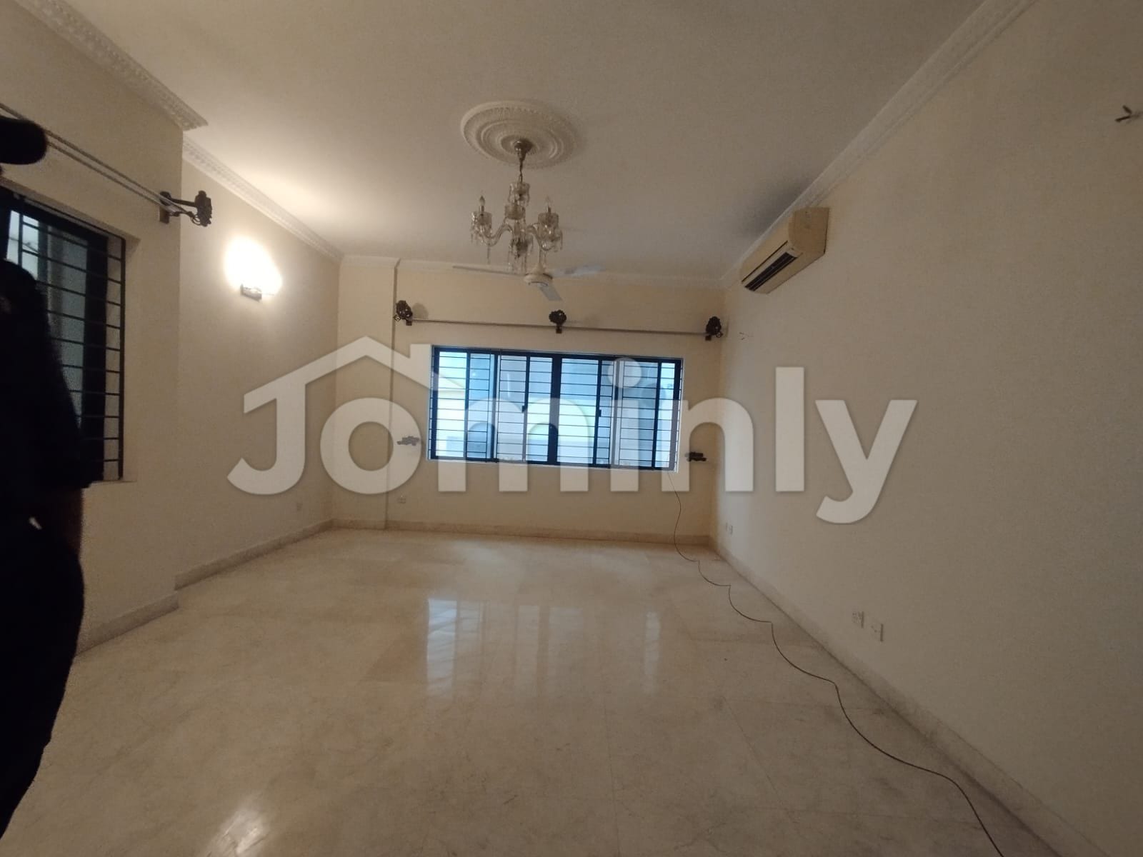 Elegant 2500 SFT Semi-Furnished Luxury Flat for Rent in Gulshan 2