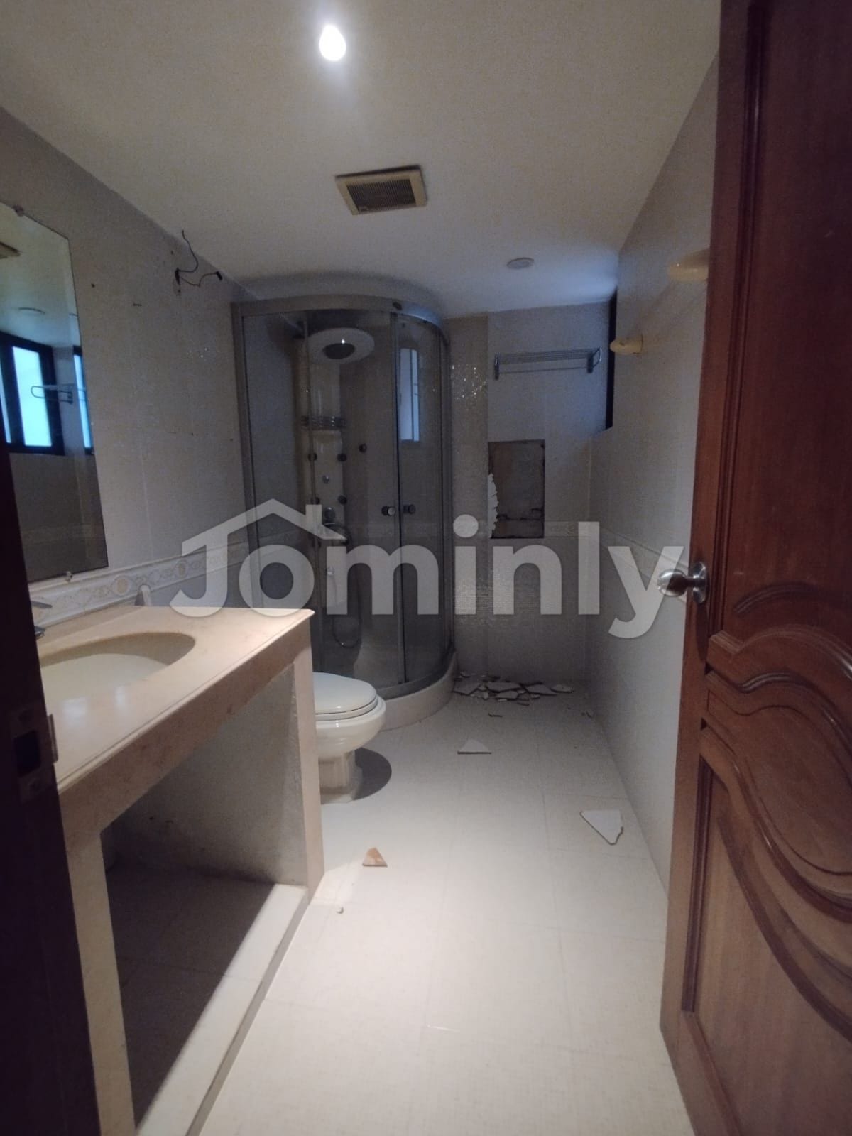 Elegant 2500 SFT Semi-Furnished Luxury Flat for Rent in Gulshan 2 - 3