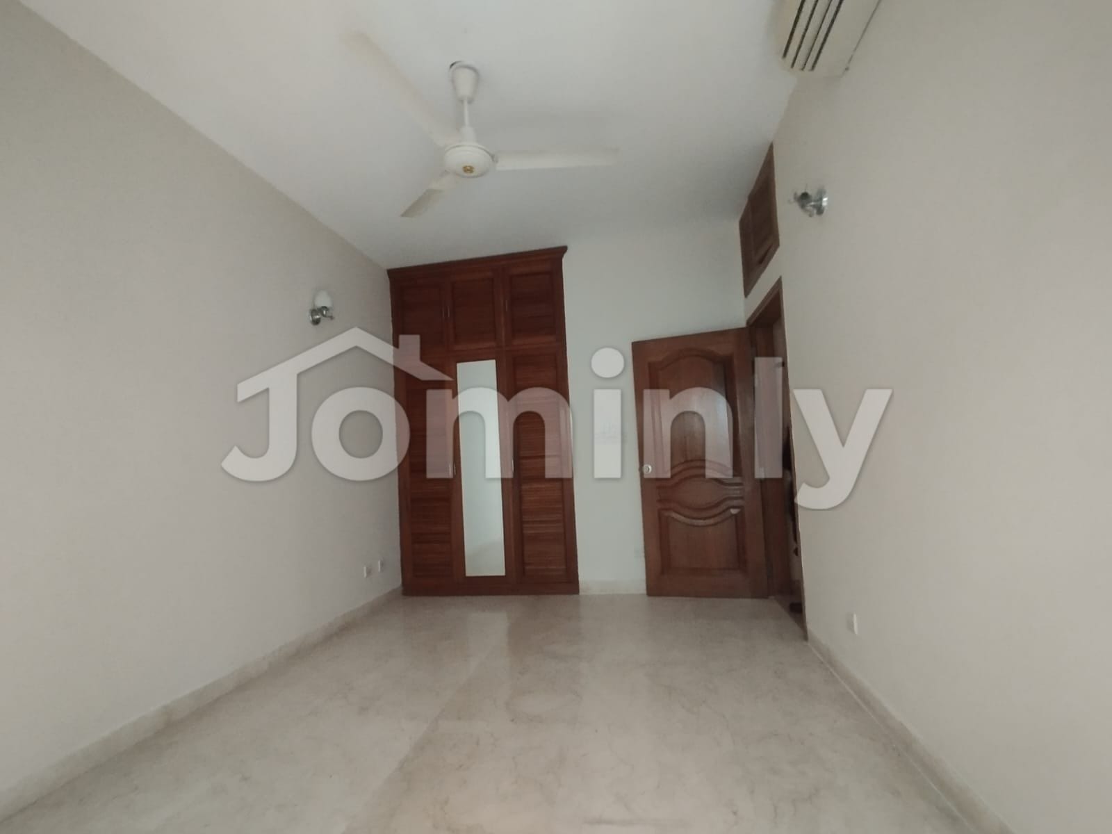 Elegant 2500 SFT Semi-Furnished Luxury Flat for Rent in Gulshan 2 - 5