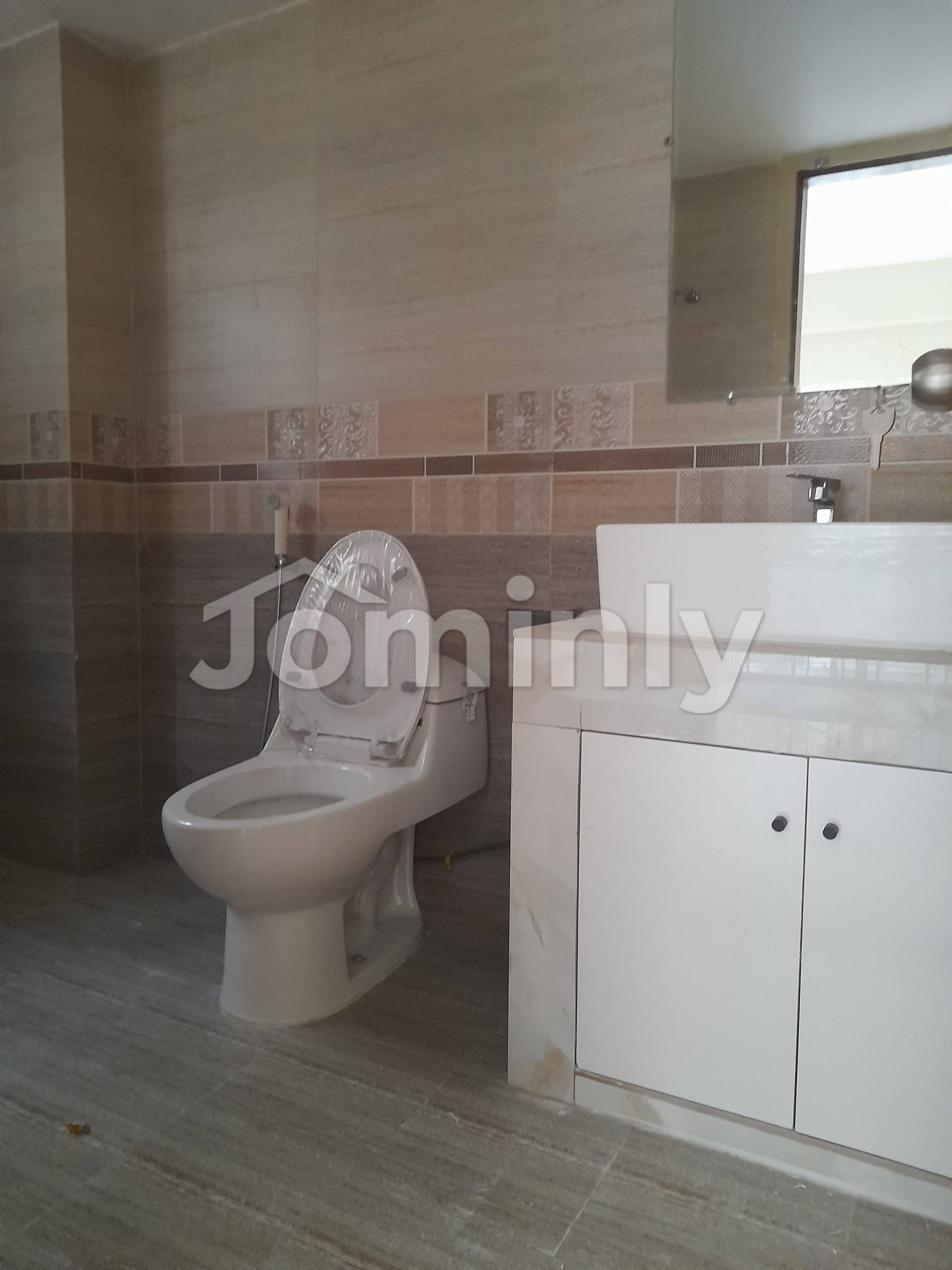 Brand New 2250 SFT South-Facing Luxury Apartment in Bashundhara RA - 2
