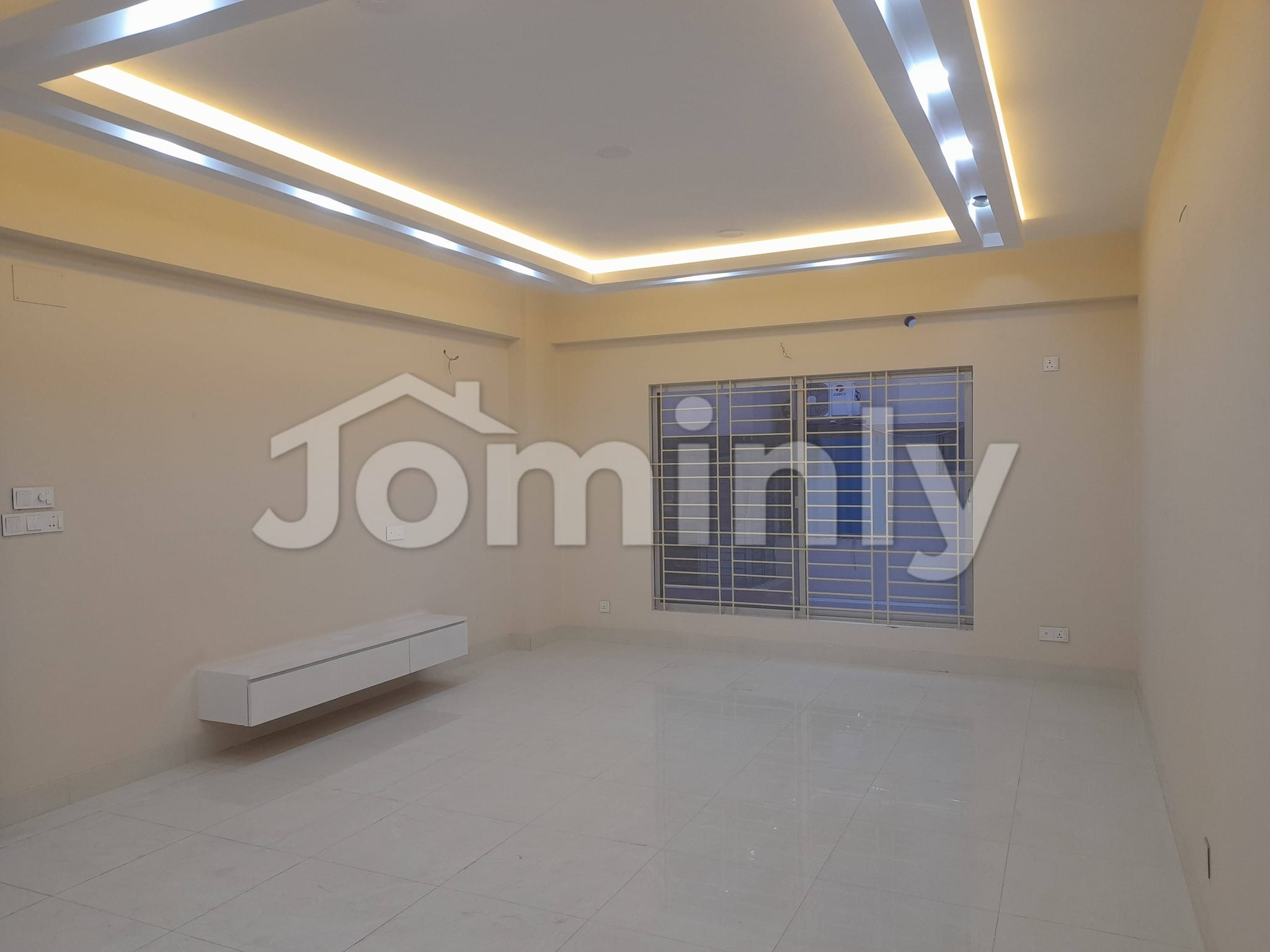 Brand New 2250 SFT South-Facing Luxury Apartment in Bashundhara RA - 4