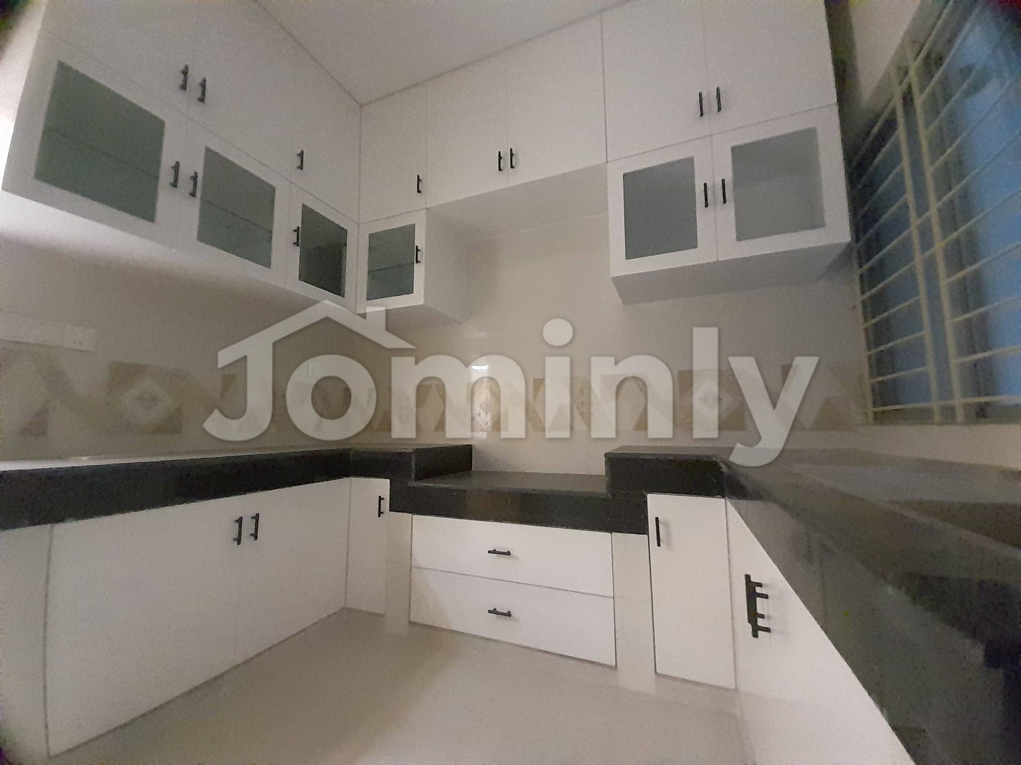 Brand New 2250 SFT South-Facing Luxury Apartment in Bashundhara RA - 5