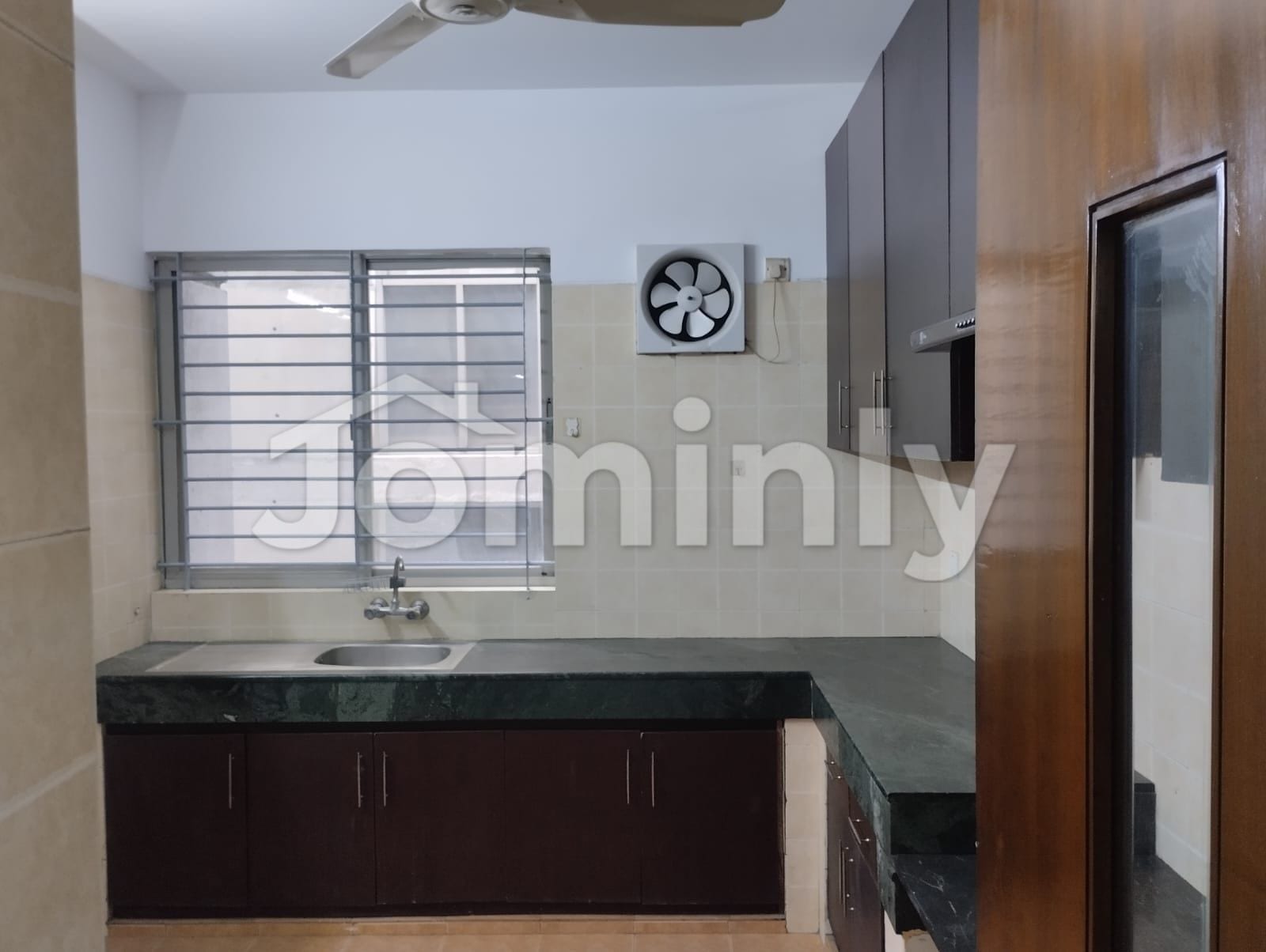 Grand 3000 SFT Semi-Furnished Luxury Apartment for Rent in Banani - 2