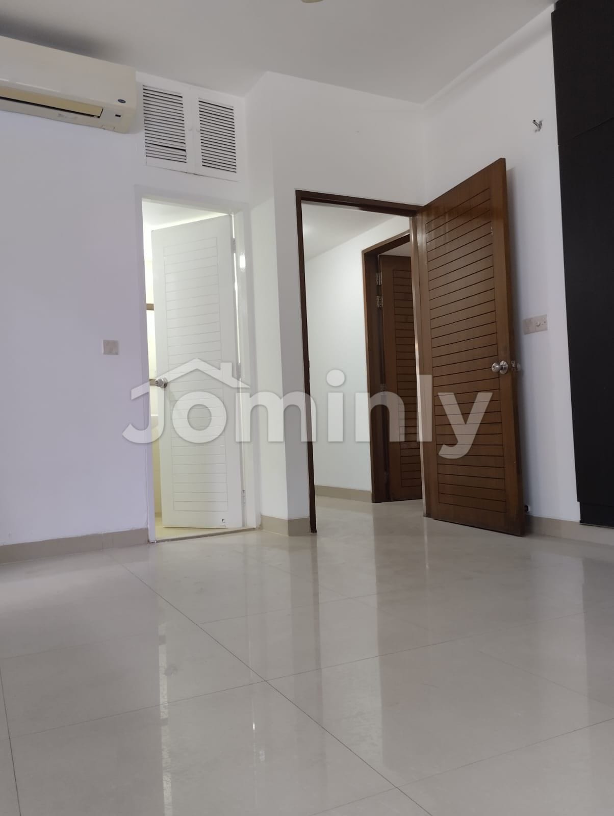 Grand 3000 SFT Semi-Furnished Luxury Apartment for Rent in Banani - 5