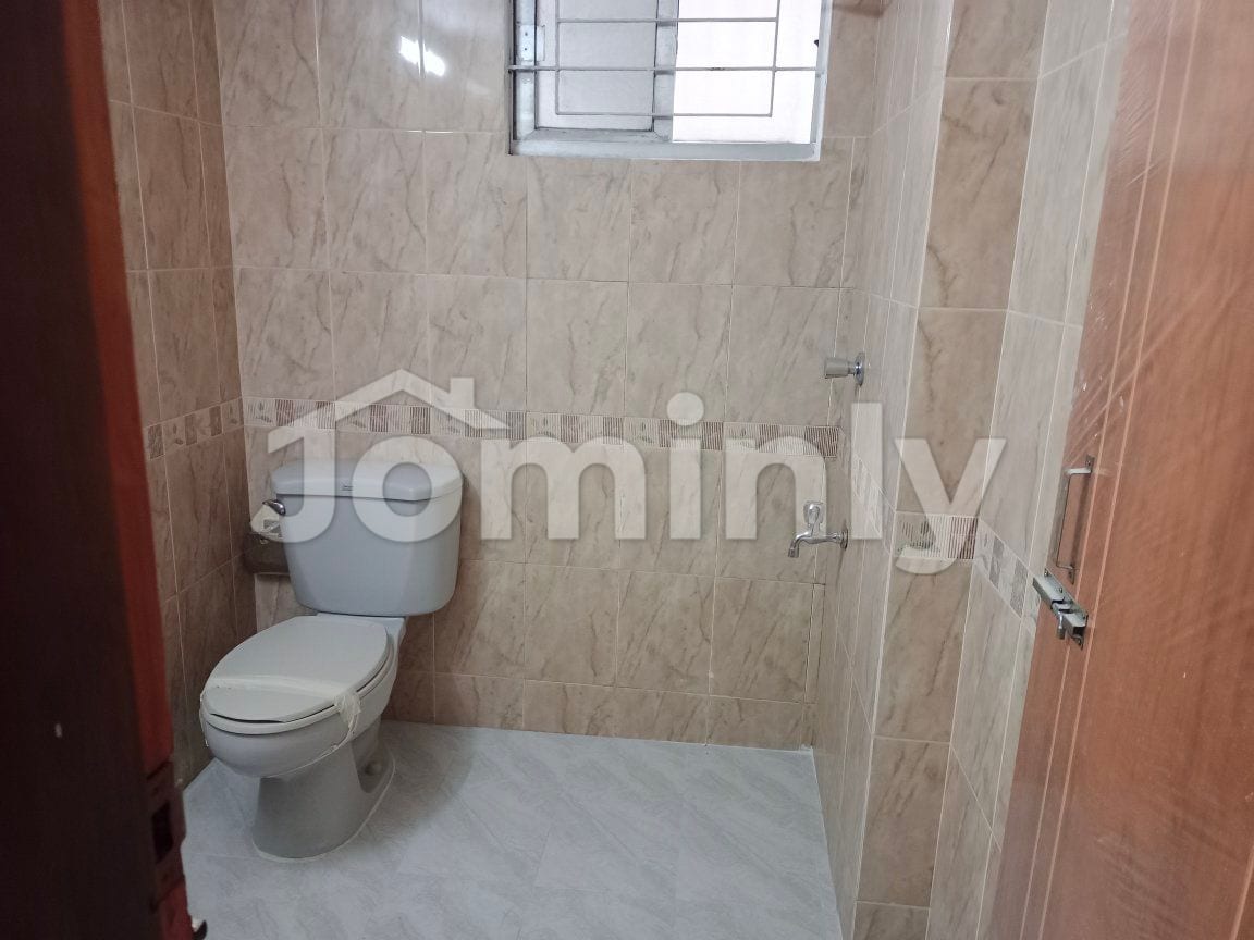 Exquisite 2500 SFT Lake View Residence for Rent in Gulshan 2 - 2