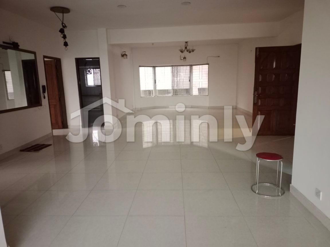 Stunning 2400 SFT Unfurnished Lake View Apartment for Rent in Gulshan