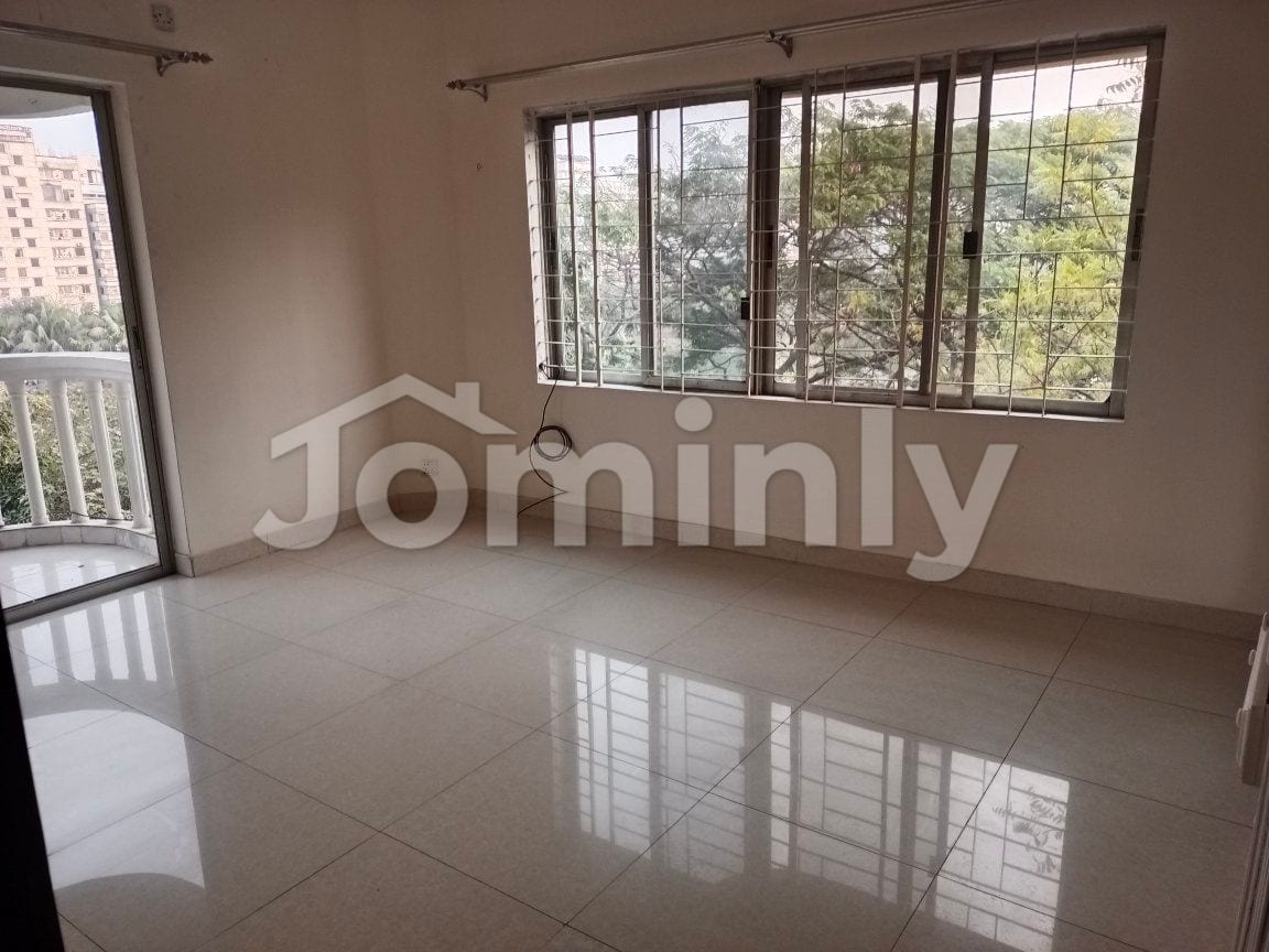 Stunning 2400 SFT Unfurnished Lake View Apartment for Rent in Gulshan - 5