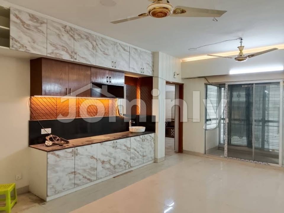 Premium 2,450 sq. ft. Semi-Furnished Apartment in Bashundhara Block-I
