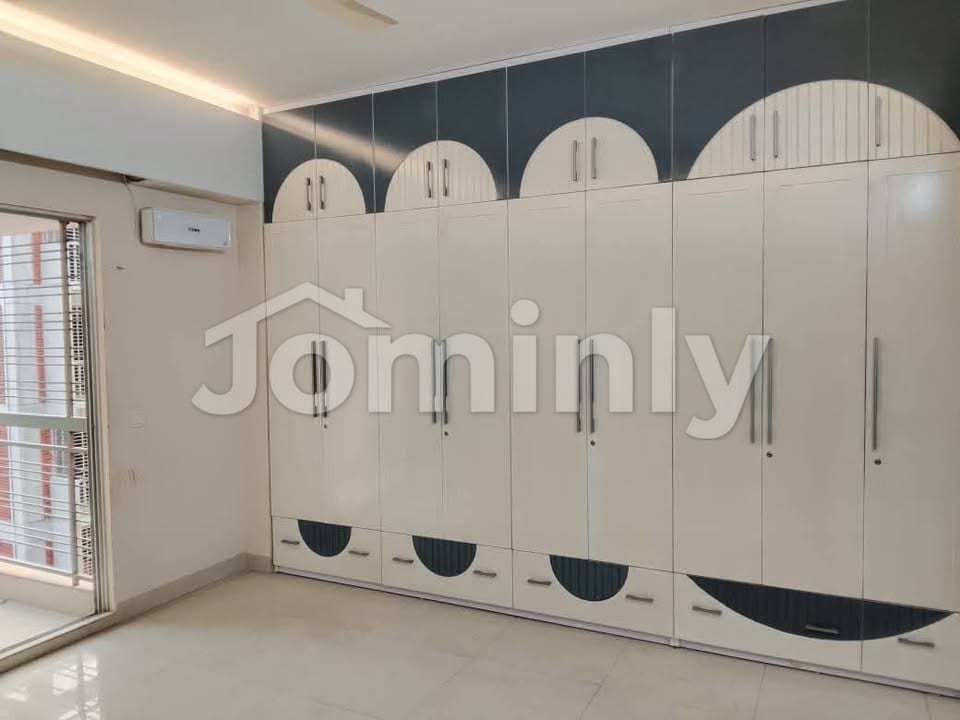 Premium 2,450 sq. ft. Semi-Furnished Apartment in Bashundhara Block-I - 2