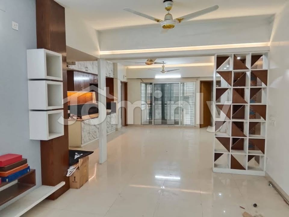 Premium 2,450 sq. ft. Semi-Furnished Apartment in Bashundhara Block-I - 3