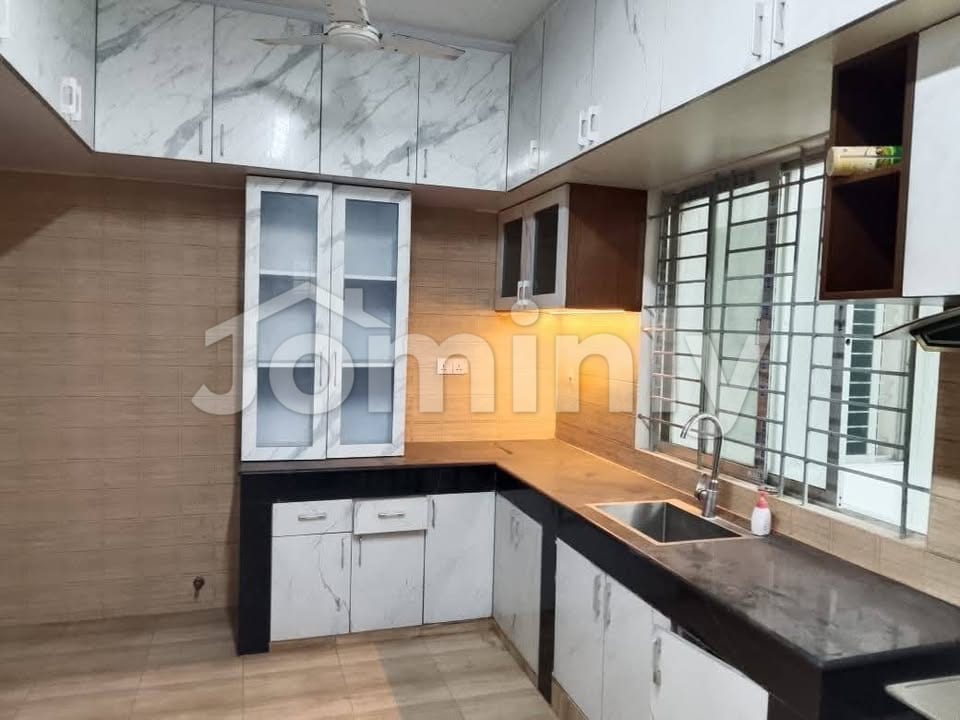 Premium 2,450 sq. ft. Semi-Furnished Apartment in Bashundhara Block-I - 5