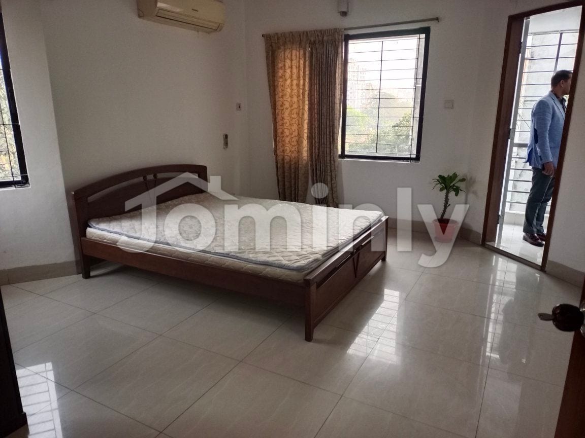 Spacious 1,908 Sft Unfurnished Apartment for Sale in Banani | Prime Residential Location - 5