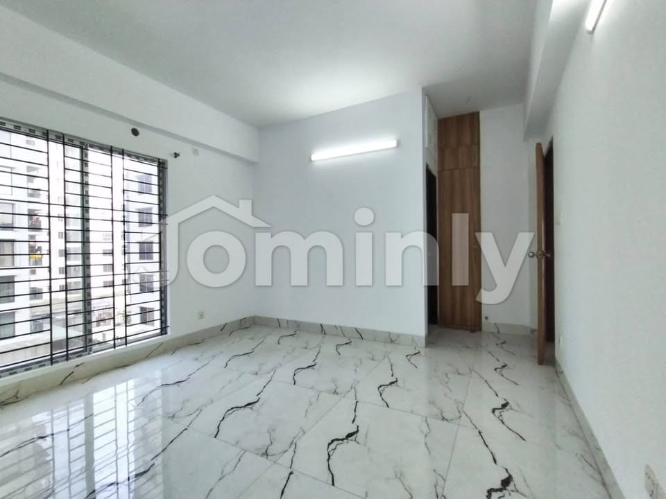 Premium 2,000 sq. ft. North-Facing Family Apartment in Bashundhara Block-I - 3