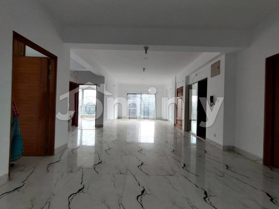Premium 2,000 sq. ft. North-Facing Family Apartment in Bashundhara Block-I - 5