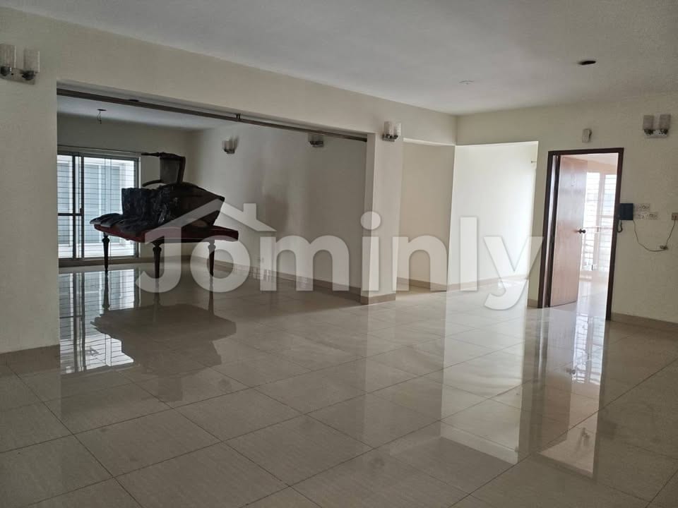 Premium 2,100 sq. ft. Ready-to-Move Interior Designed Apartment for Sale in Bashundhara Block-I - 4