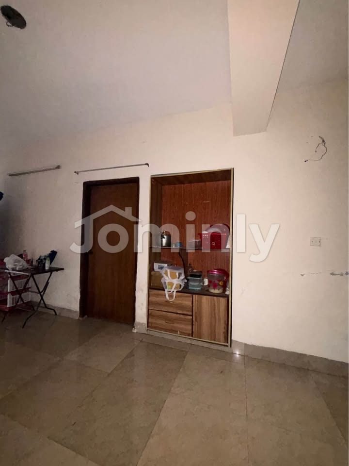 Premium 1,850 sq. ft. Shared Apartment for Female Bachelors in Bashundhara Block-F