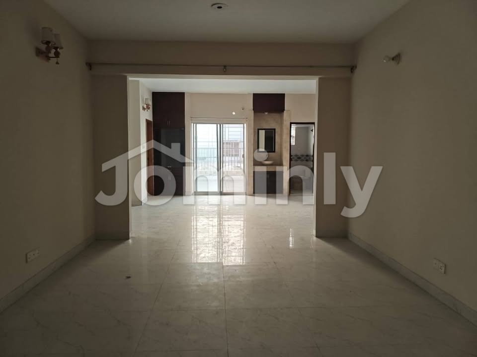 Premium 2,150 sq. ft. Almost New South-Facing Apartment in Bashundhara Block-I
