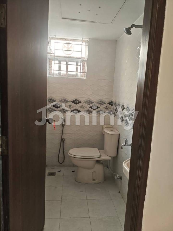 Premium 2,150 sq. ft. Almost New South-Facing Apartment in Bashundhara Block-I - 4