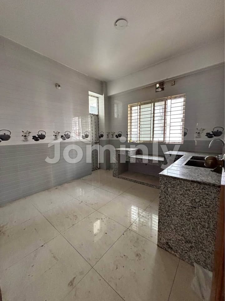 Premium 1,850 sq. ft. 4-Bedroom Family Apartment in Bashundhara Block-F - 5