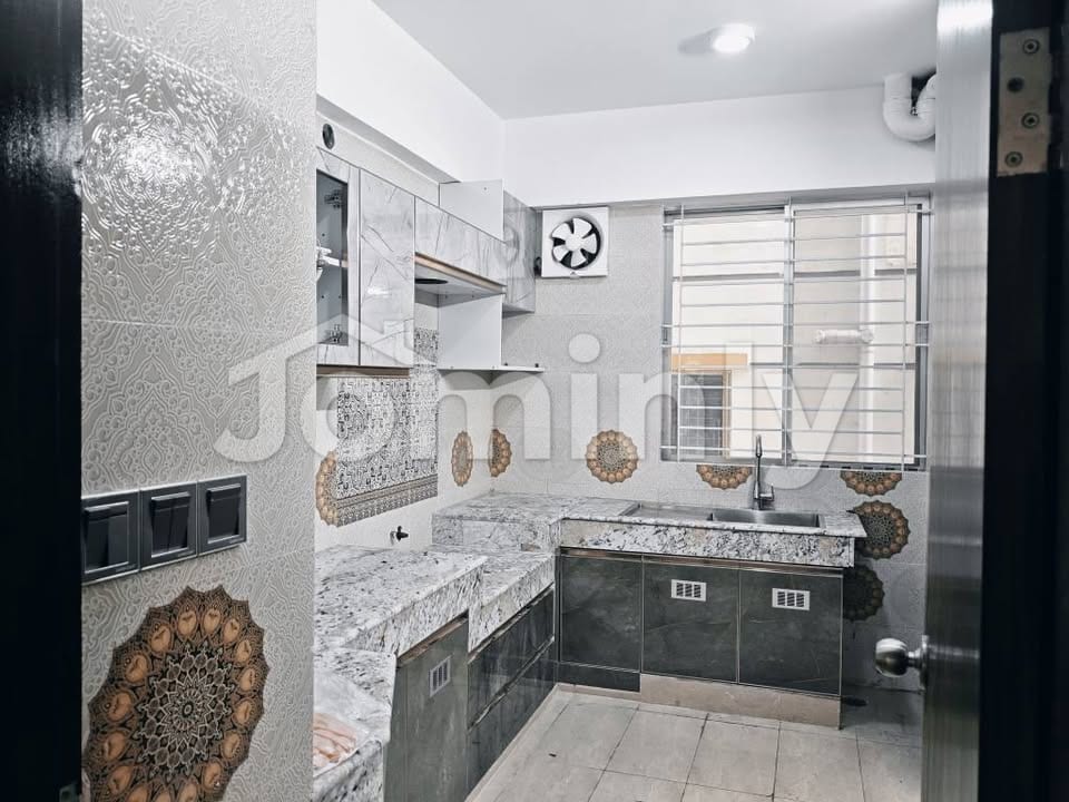 Premium 2,400 sq. ft. Brand New Single Unit Apartment in Bashundhara Block-D - 4