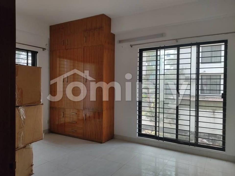 Premium 2,300 sq. ft. Semi-Furnished Single Unit Apartment in Bashundhara Block-I - 5