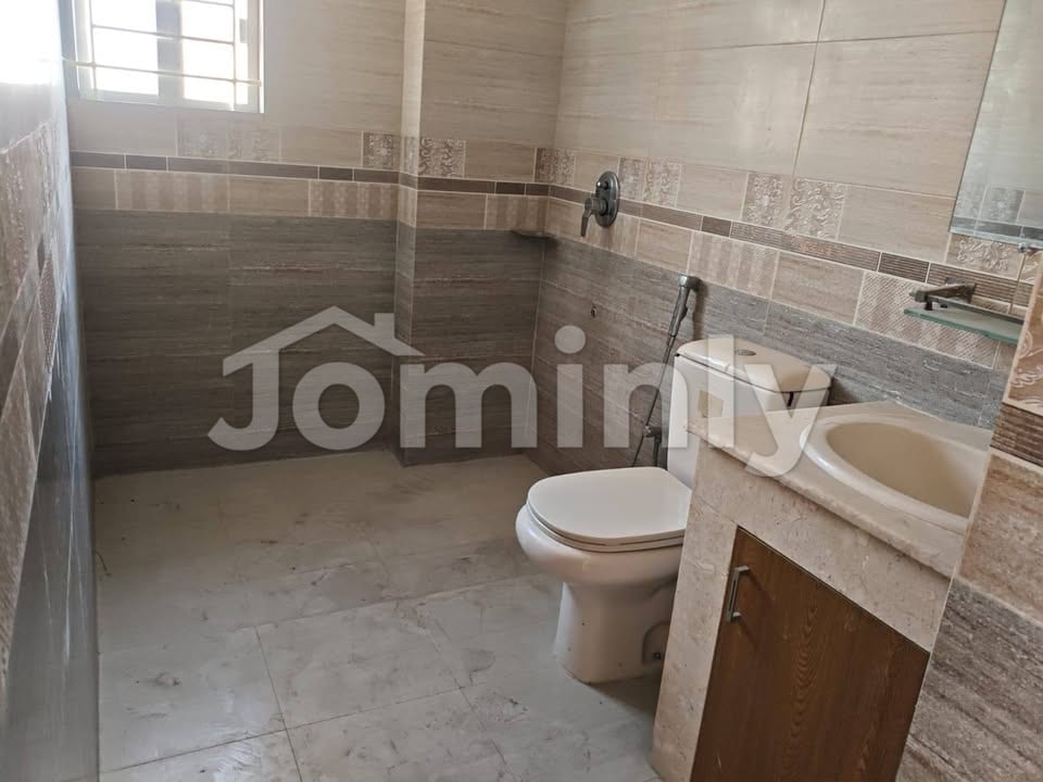 Premium 2,250 sq. ft. Semi-Furnished Apartment in Bashundhara Block-J - 2