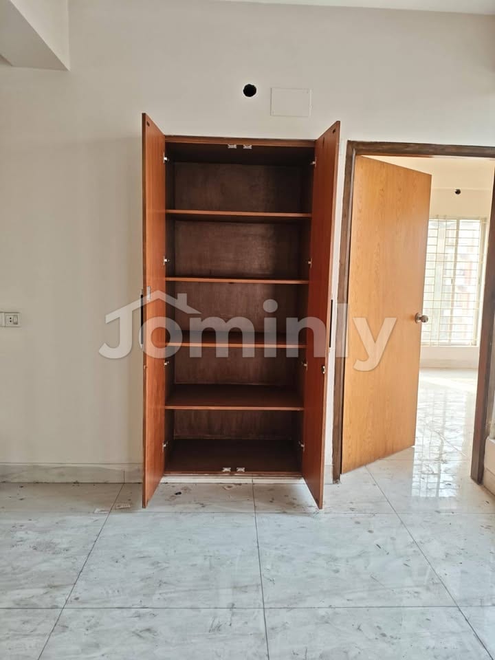 Premium 2,250 sq. ft. Semi-Furnished Apartment in Bashundhara Block-J - 3