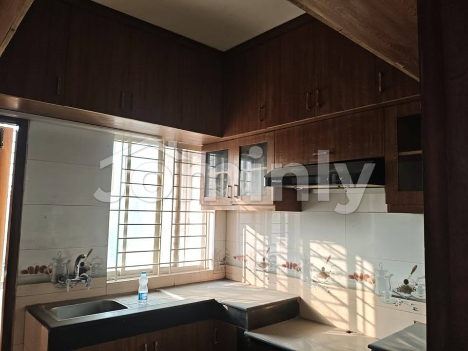 Premium 2,250 sq. ft. Semi-Furnished Apartment in Bashundhara Block-J - 4