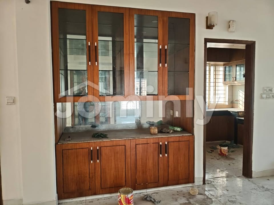 Premium 2,250 sq. ft. Semi-Furnished Apartment in Bashundhara Block-J - 5
