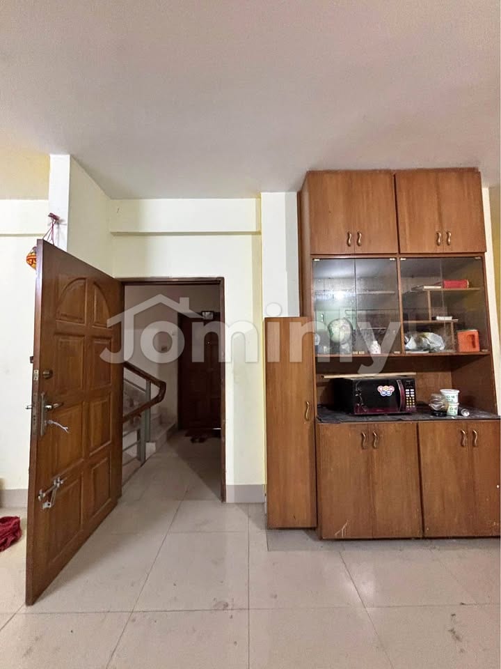 1,200 sq. ft. Semi-Furnished Family Apartment in Bashundhara Block-F
